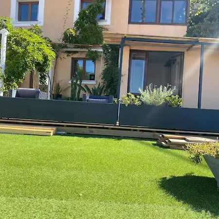 100 Steps Amazing View Apartman *