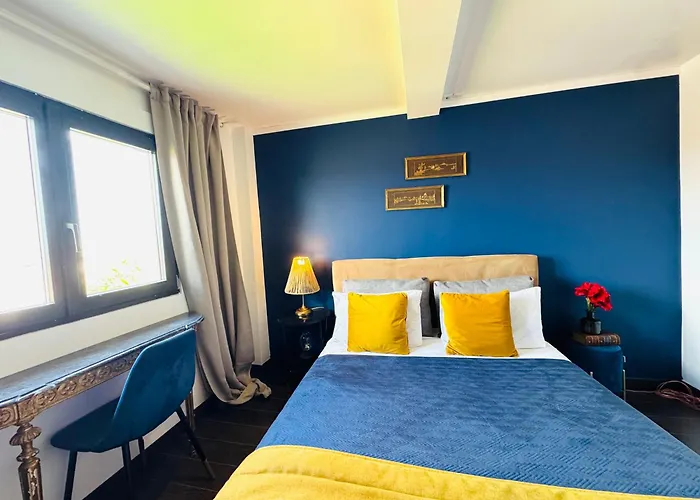 Апартаменти 100 Steps Amazing View *