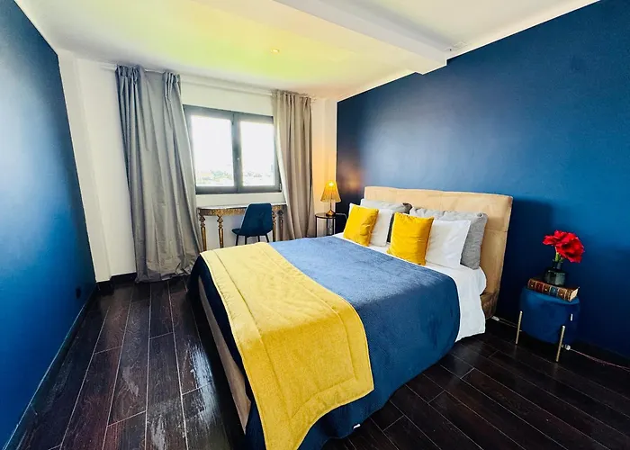 Апартаменти 100 Steps Amazing View *