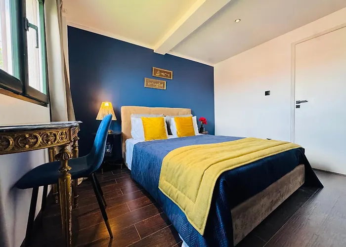 Апартаменти 100 Steps Amazing View