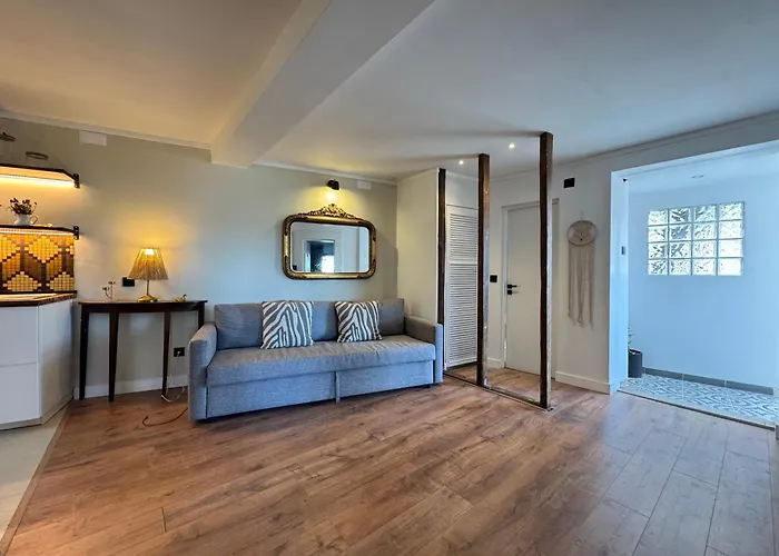 Апартаменти 100 Steps Amazing View *