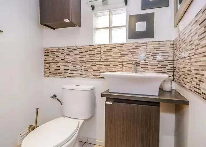 Апартаменти 100 Steps Amazing View