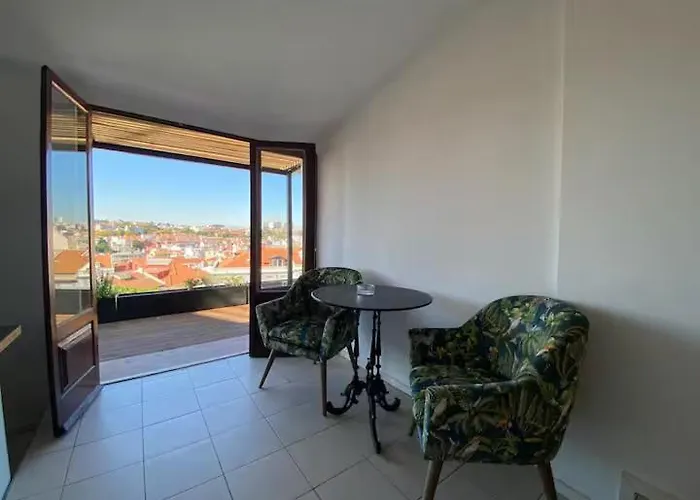 100 Steps Amazing View Лісабон