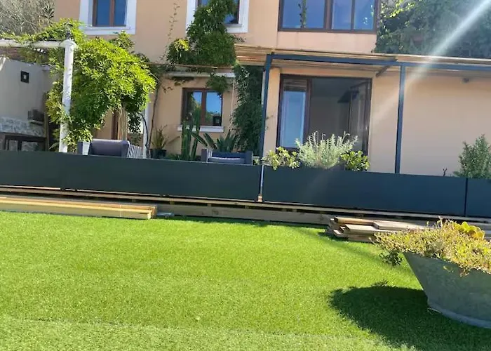 100 Steps Amazing View Апартаменти *