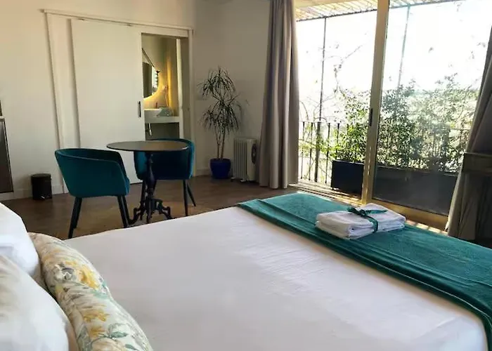 Апартаменти 100 Steps Amazing View