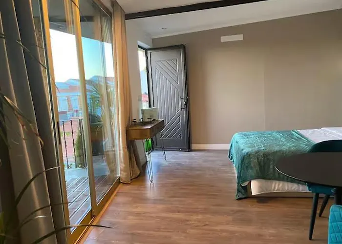 Апартаменти 100 Steps Amazing View