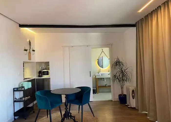 Апартаменти 100 Steps Amazing View *