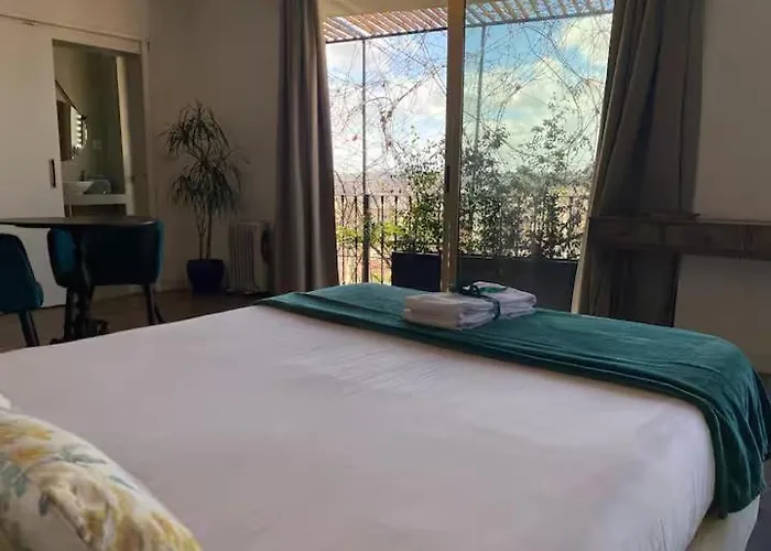 Апартаменти 100 Steps Amazing View *